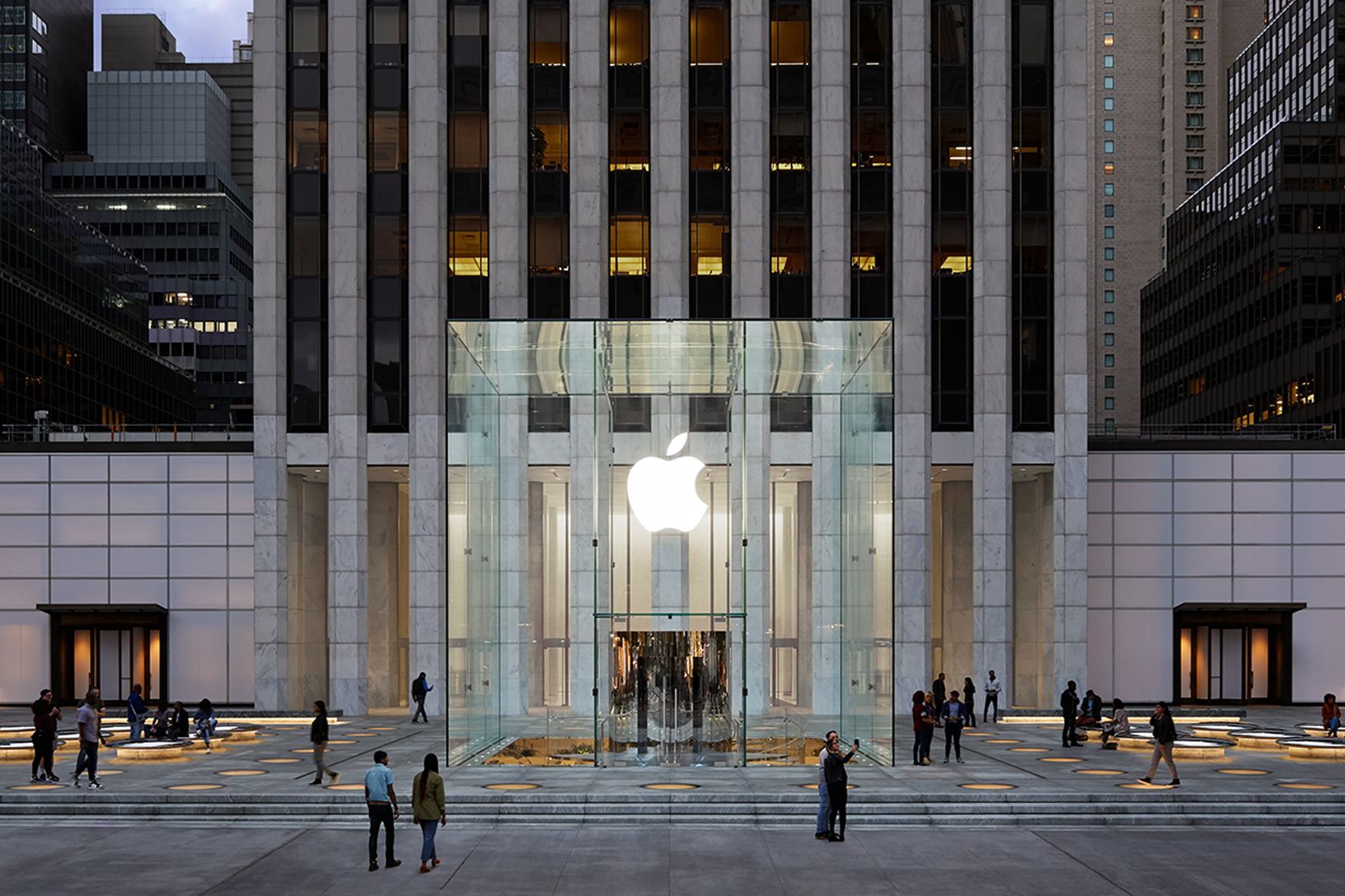 Apple-Store-fifth-avenue-new-york-redesign-exterior-091919-1.jpg