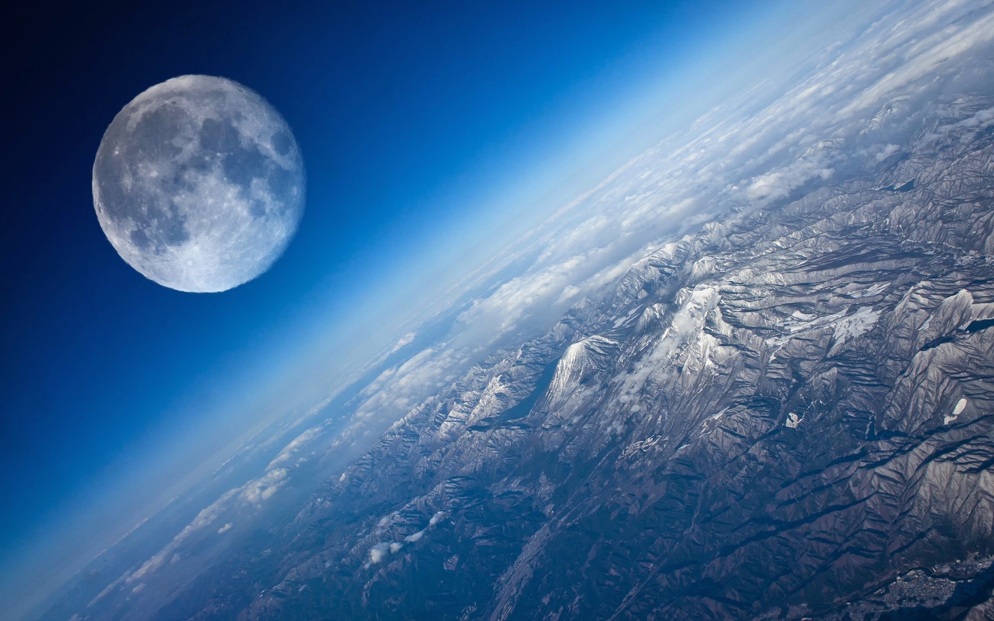 earth-moon-wallpapers-62549-6594249-1.jpg