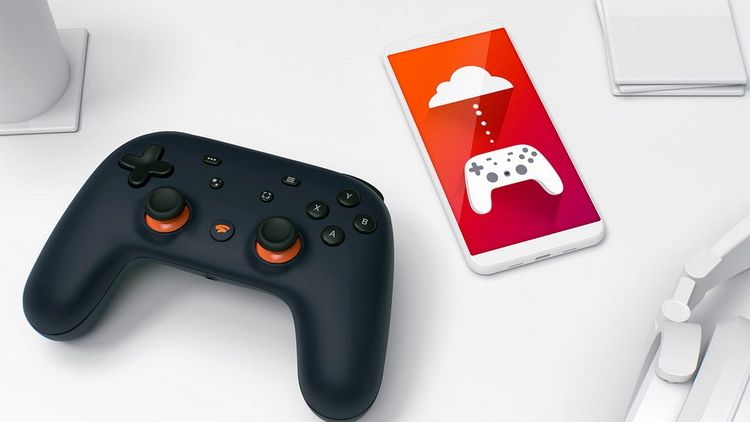 Google-Stadia-Gamepad-and-Phone.jpg