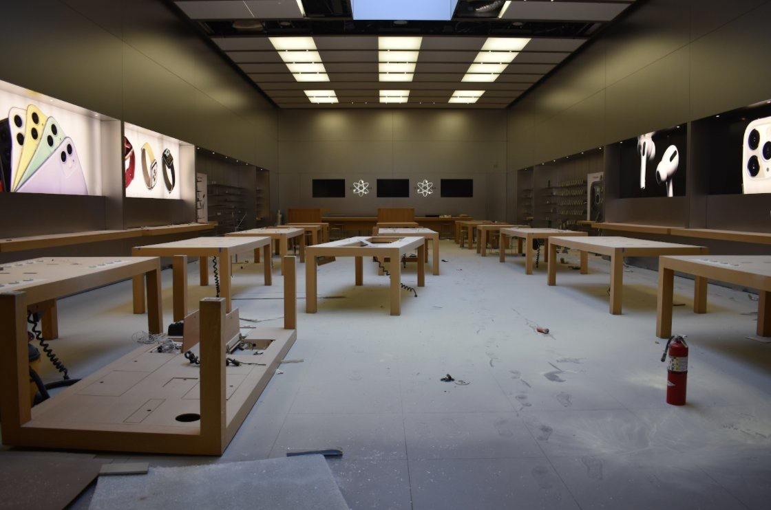 Мародеры ограбили два Apple Store в США во время беспорядков