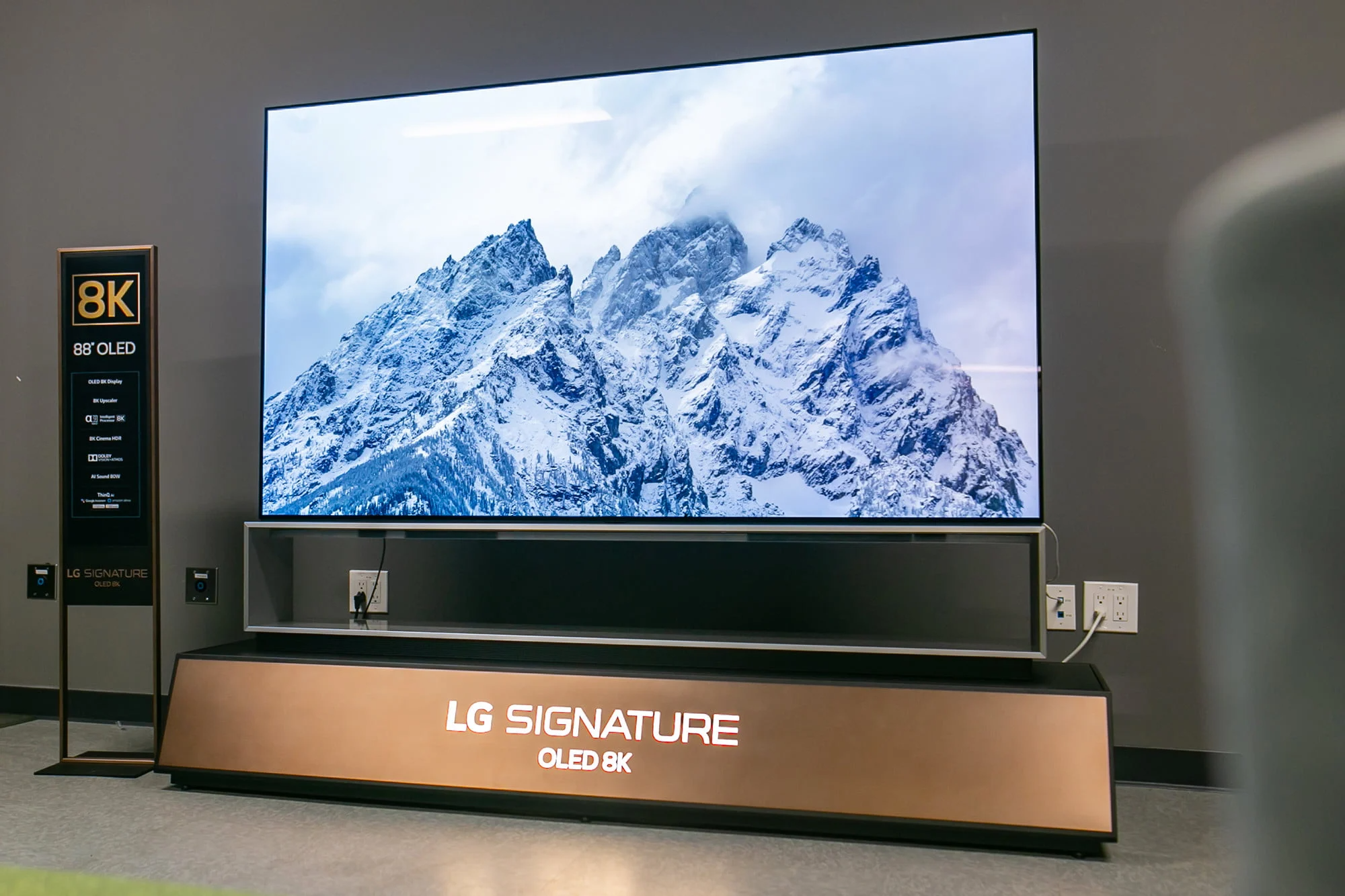 LG выпустила самый большой в мире OLED-телевизор с разрешением 8K - 06.05.2020