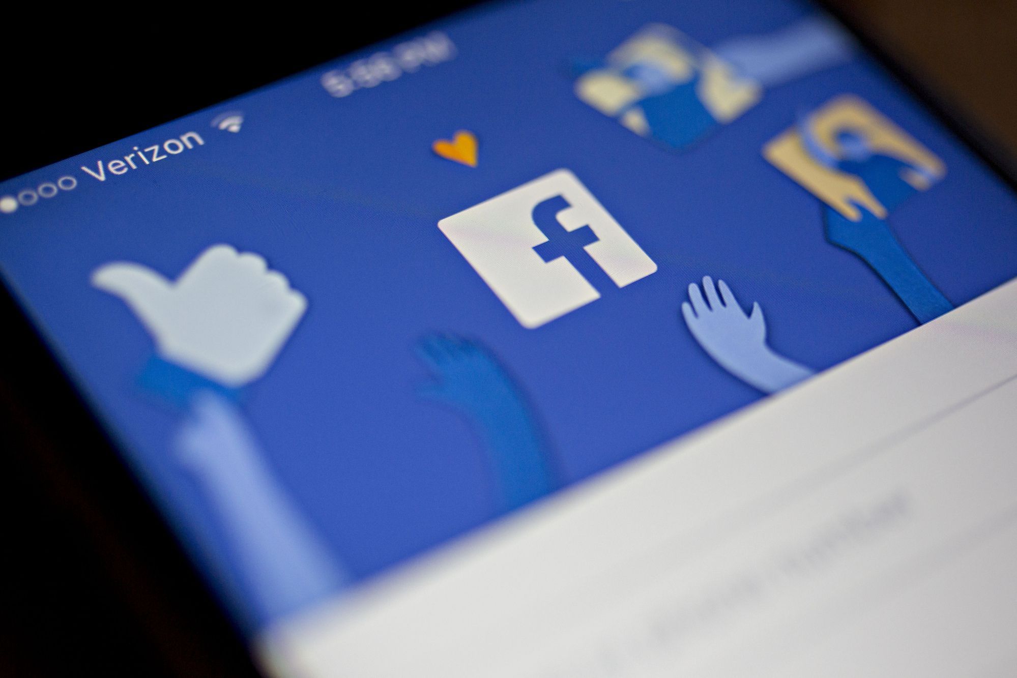 facebook-screen_large-2.jpg