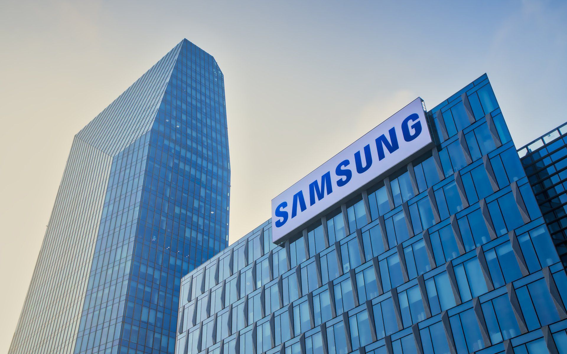 В Сети опубликовали «живые» фотографии умной метки Samsung Galaxy SmartTag