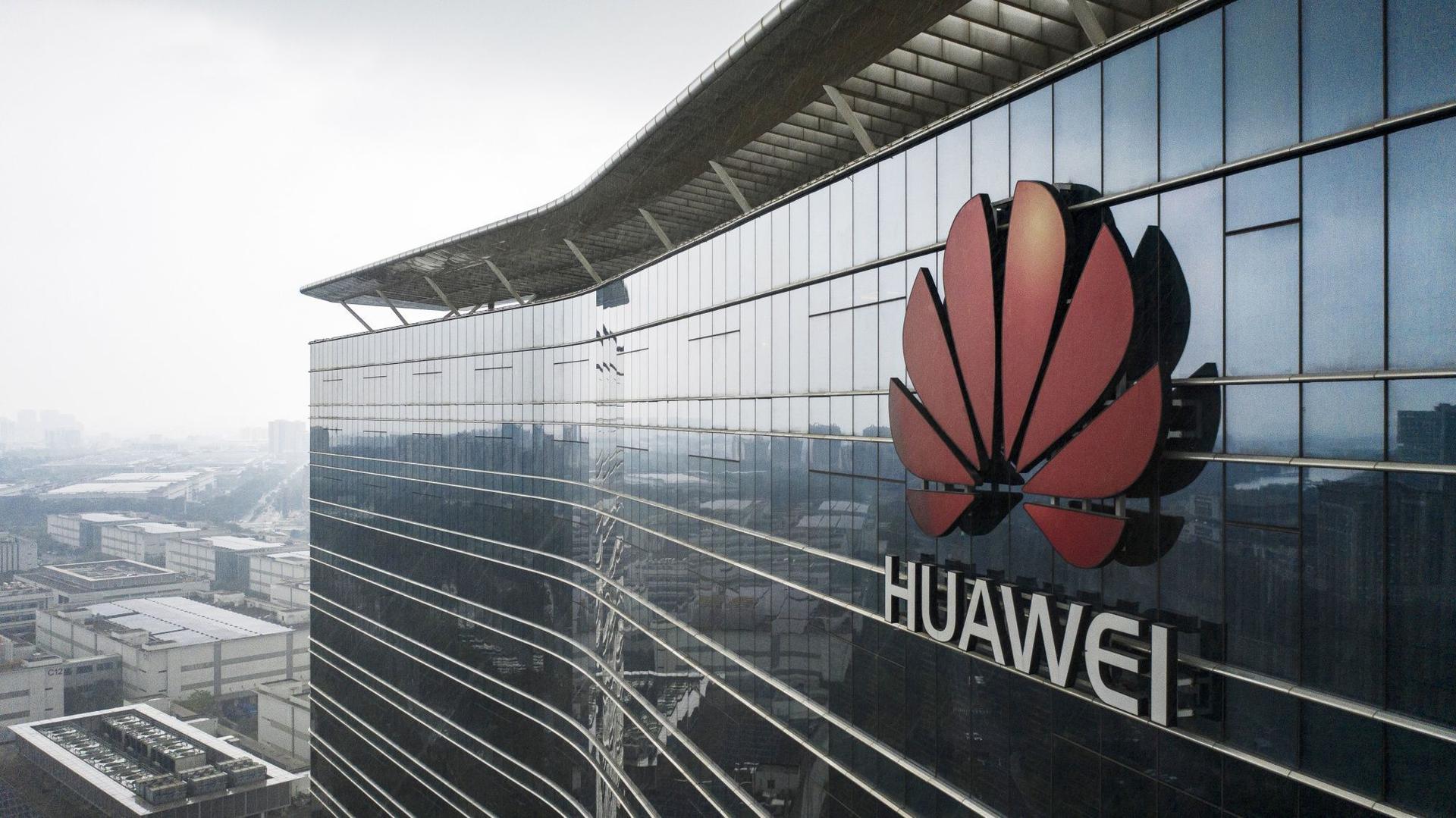 Huawei опровергла сообщения о планах выпускать электрокары
