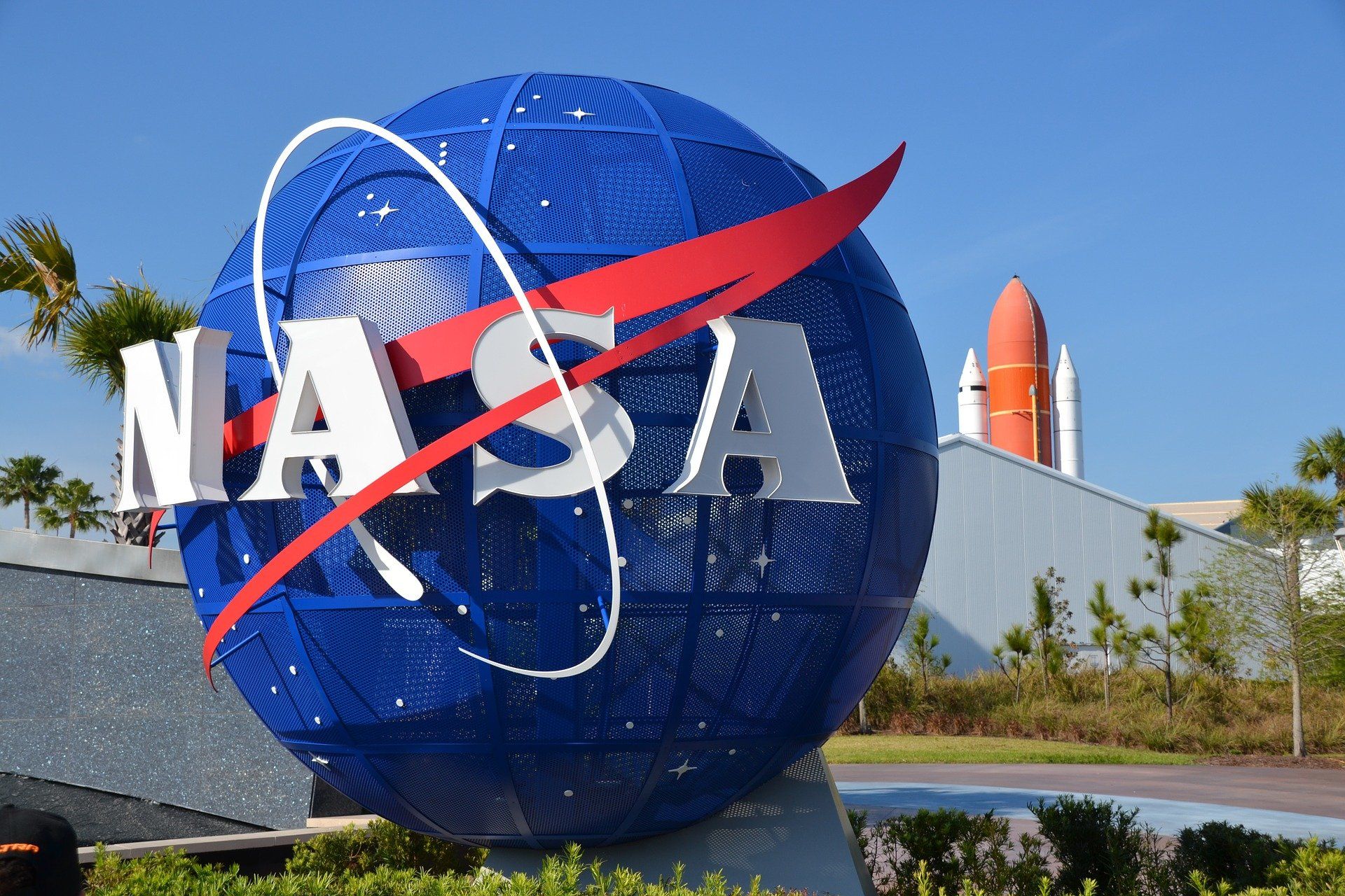 NASA впервые отправит экипаж МКС на многоразовых корабле и ракете