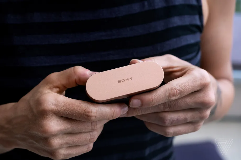 В Сети появились «живые» фото новых беспроводных наушников Sony WF-1000XM4