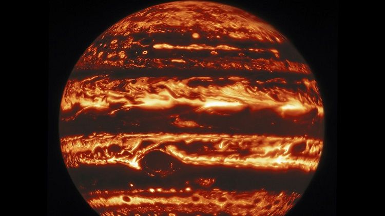 NASA опубликовала новые снимки Юпитера в трёх разных cветовых диапазонах