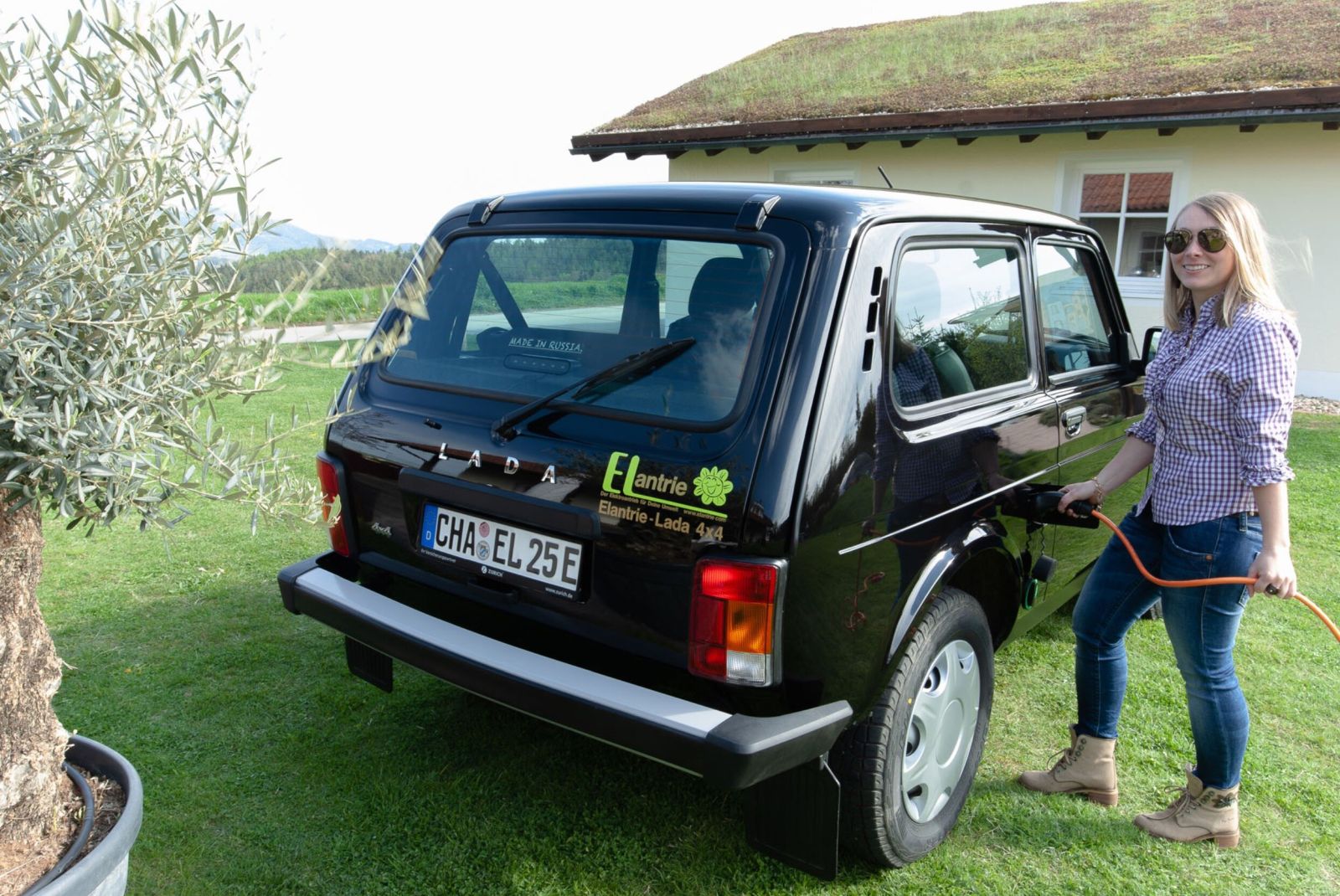 Стартап из Германии превратил Lada Niva в электрокар Lada Niva Elantrie 2021 prvni sada 05 - Стартап из Германии превратил Lada Niva в электрокар