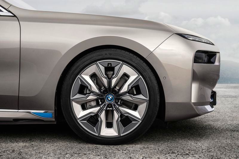 Анонсирован электромобиль BMW 7-й серии с запасом хода до 483 км