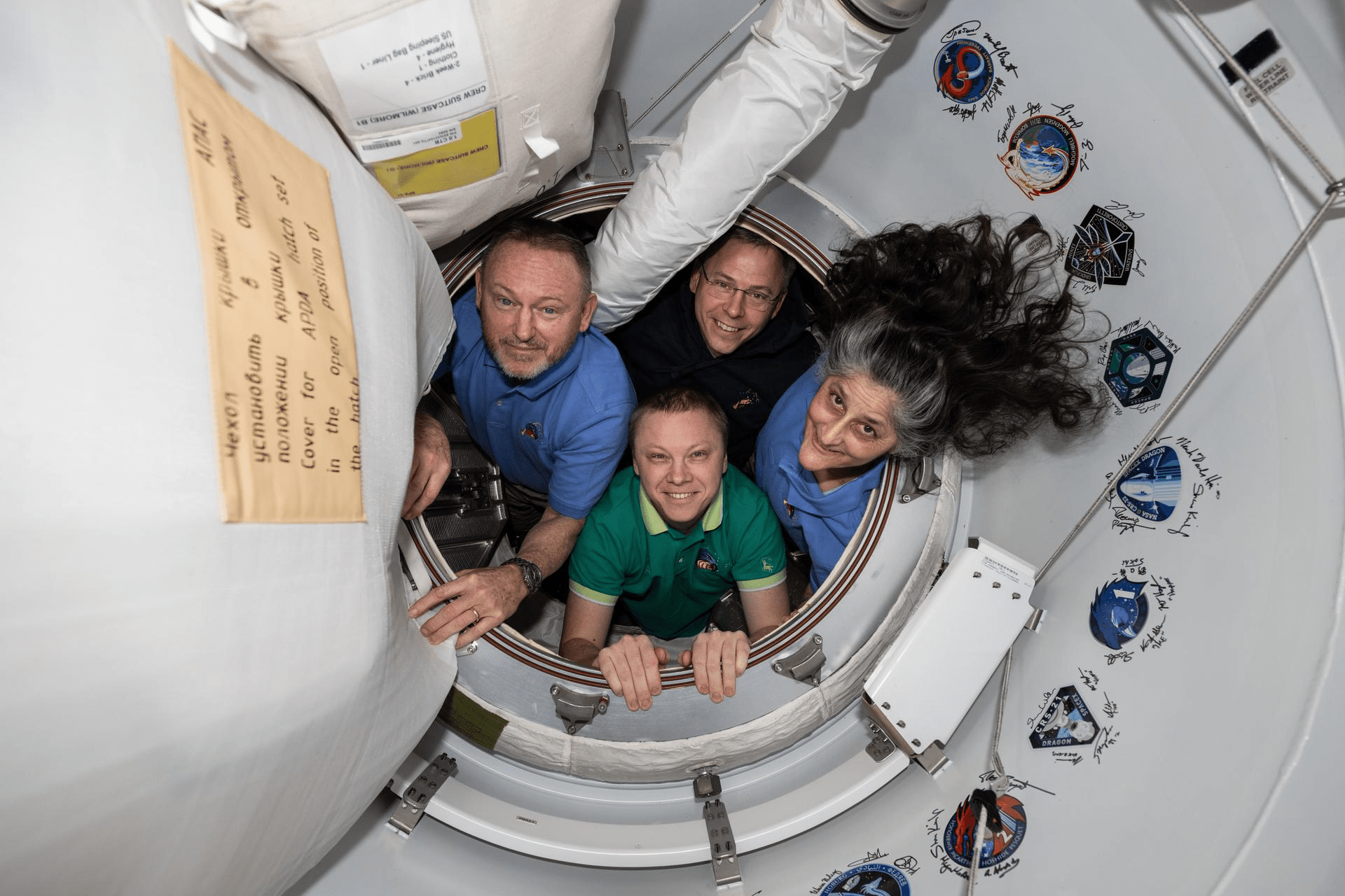 Корабль Crew Dragon с российским космонавтом Александром Горбуновым успешно вернулся на Землю